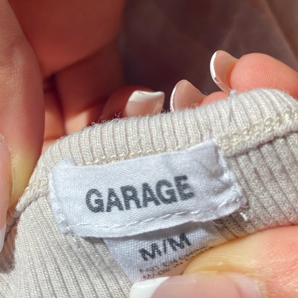 V neck beige crop top -GARAGE - Picture 3 of 3